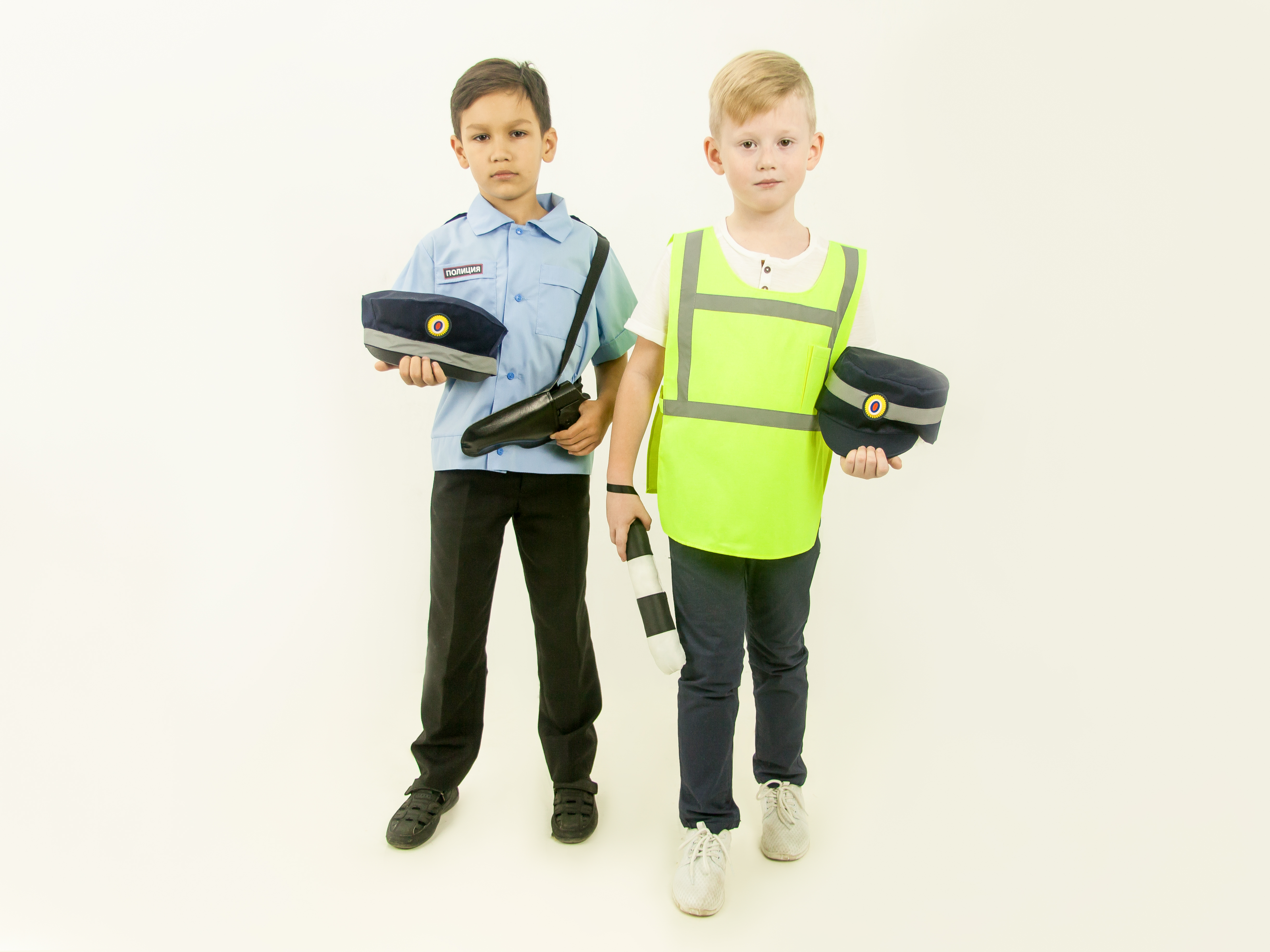 Traffic police inspector (tabard + cap + striped baton)
