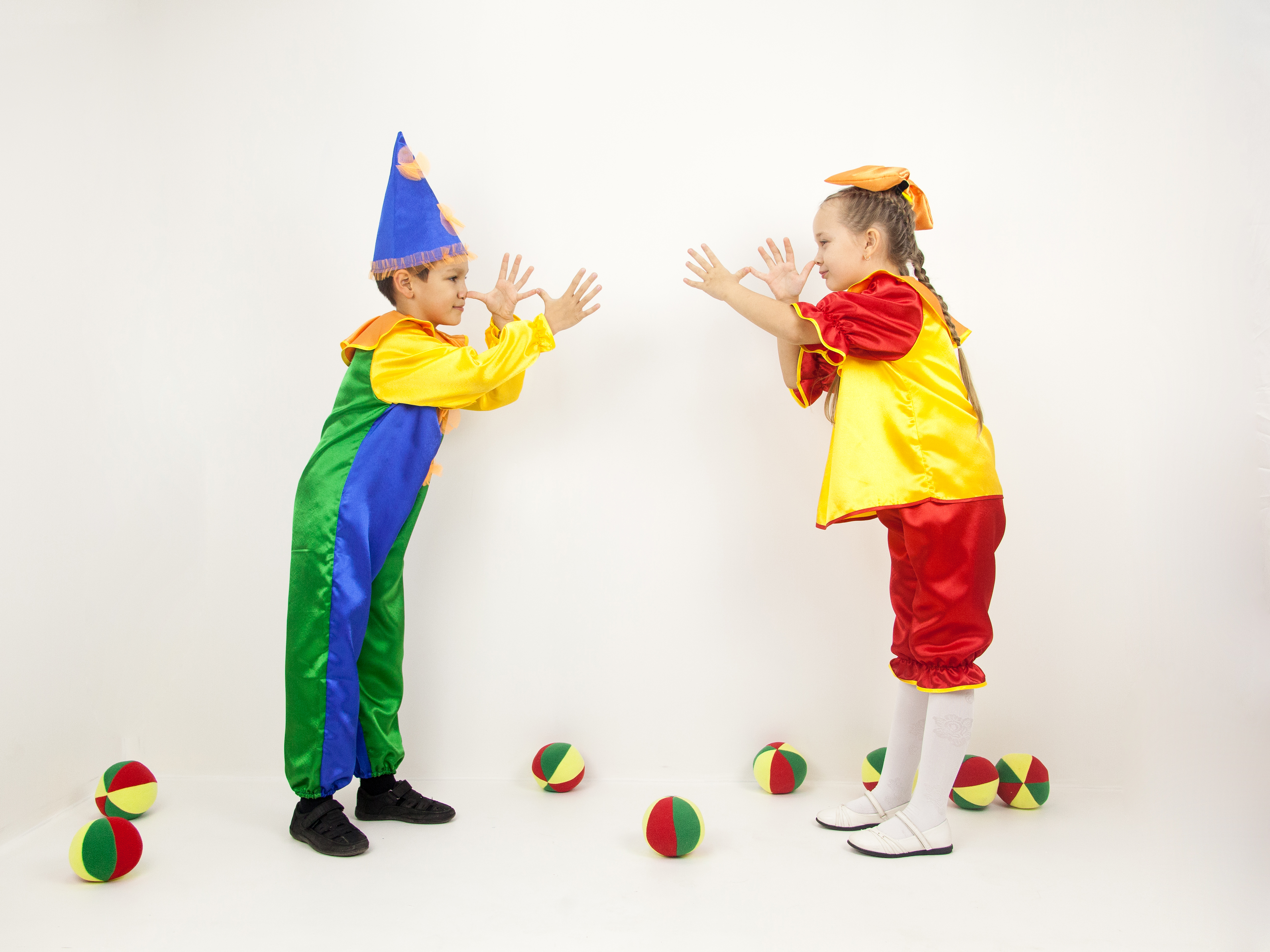 Clown (girl) (blouse + breeches + headpiece)