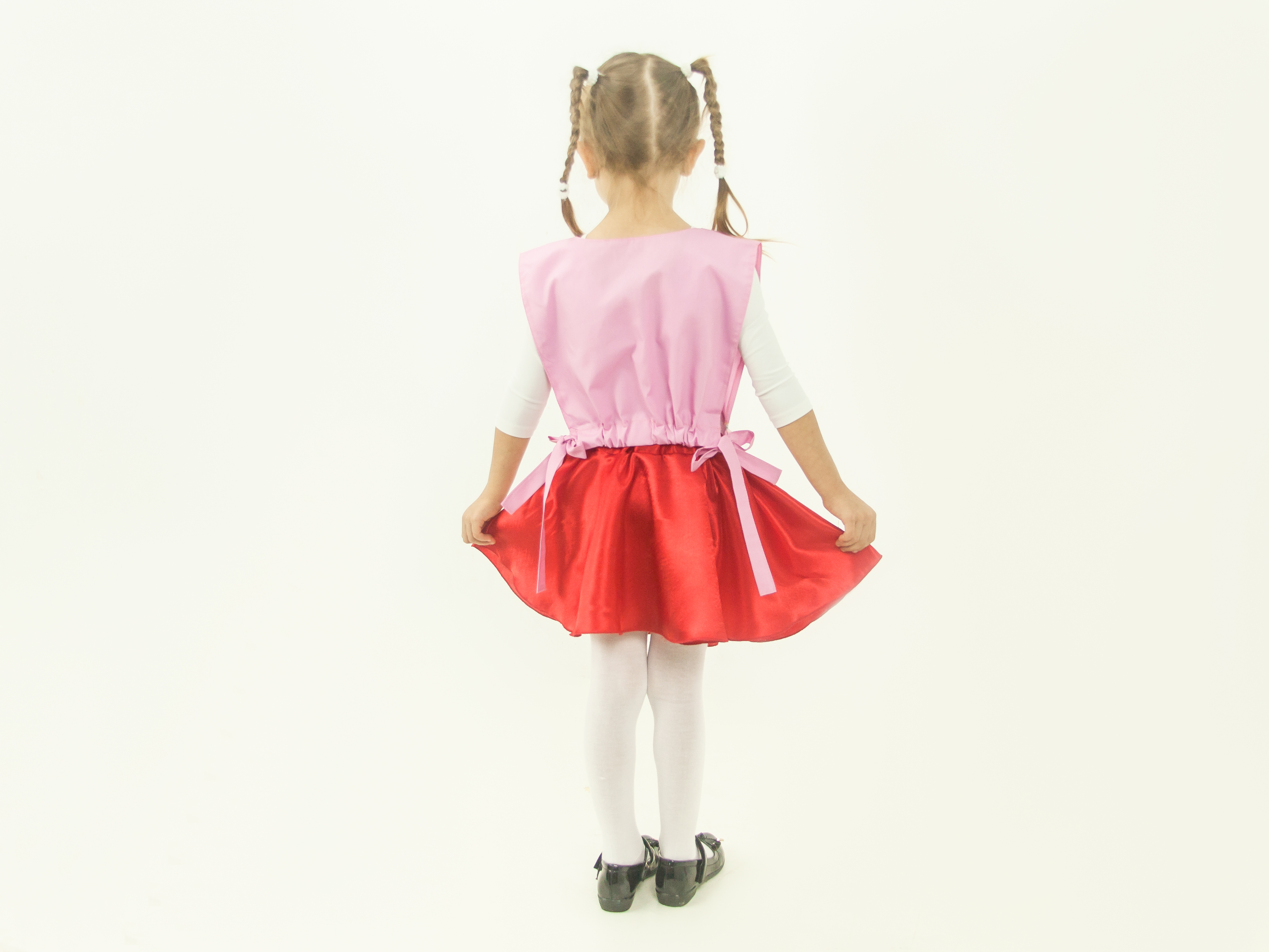 Hairdresser (apron + gown for a child client)