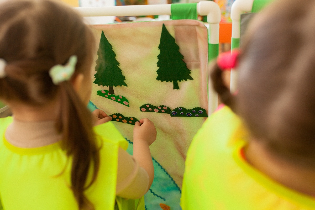 Ecology. Flannelgraph on a plastic frame with a stand. With elements and tabards for the organization of a lesson