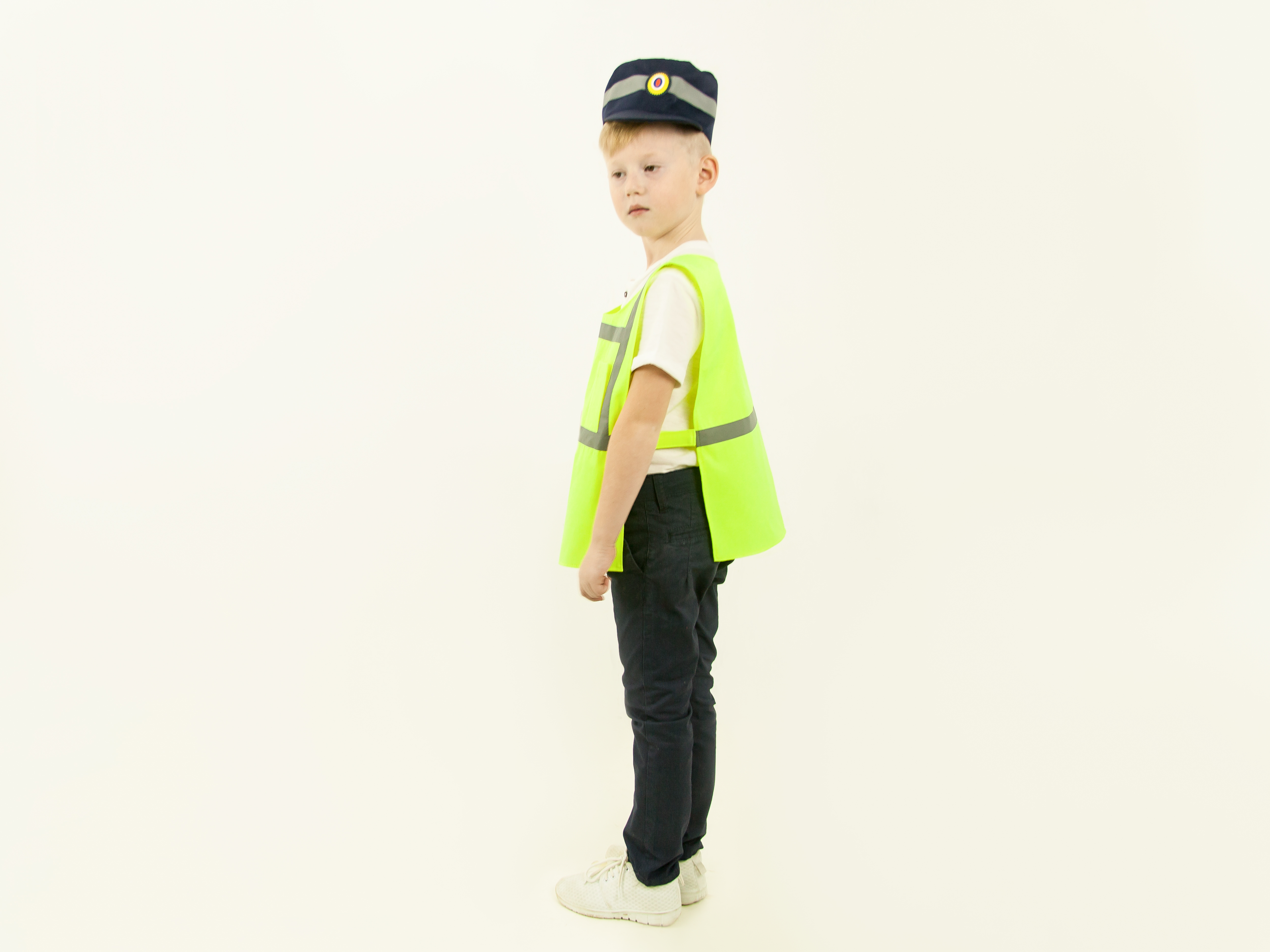 Traffic police inspector (tabard + cap + striped baton)