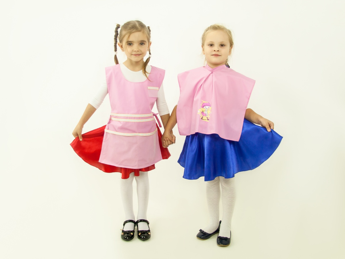 Hairdresser (apron + gown for a child client)