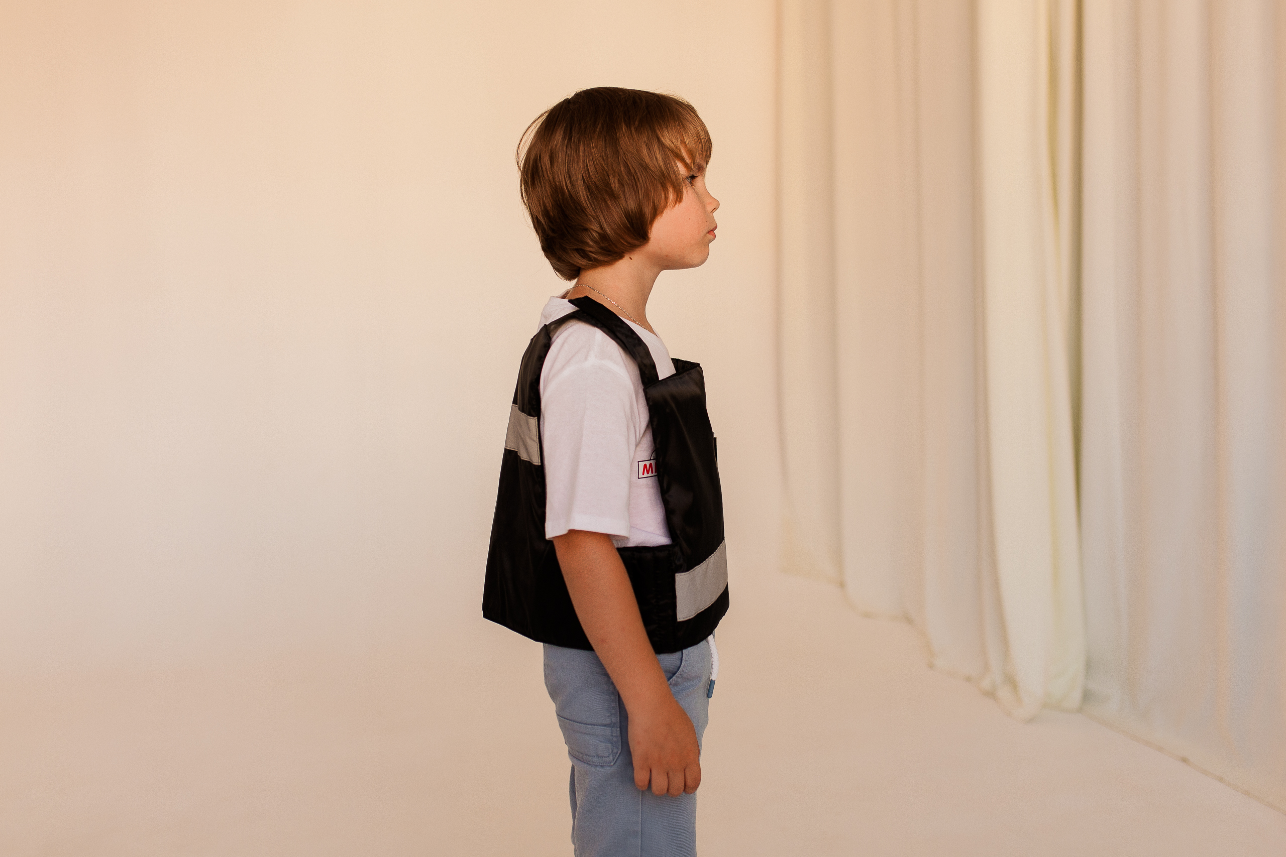 Cash-in-transit courier (tabard + walkie-talkie + bag)